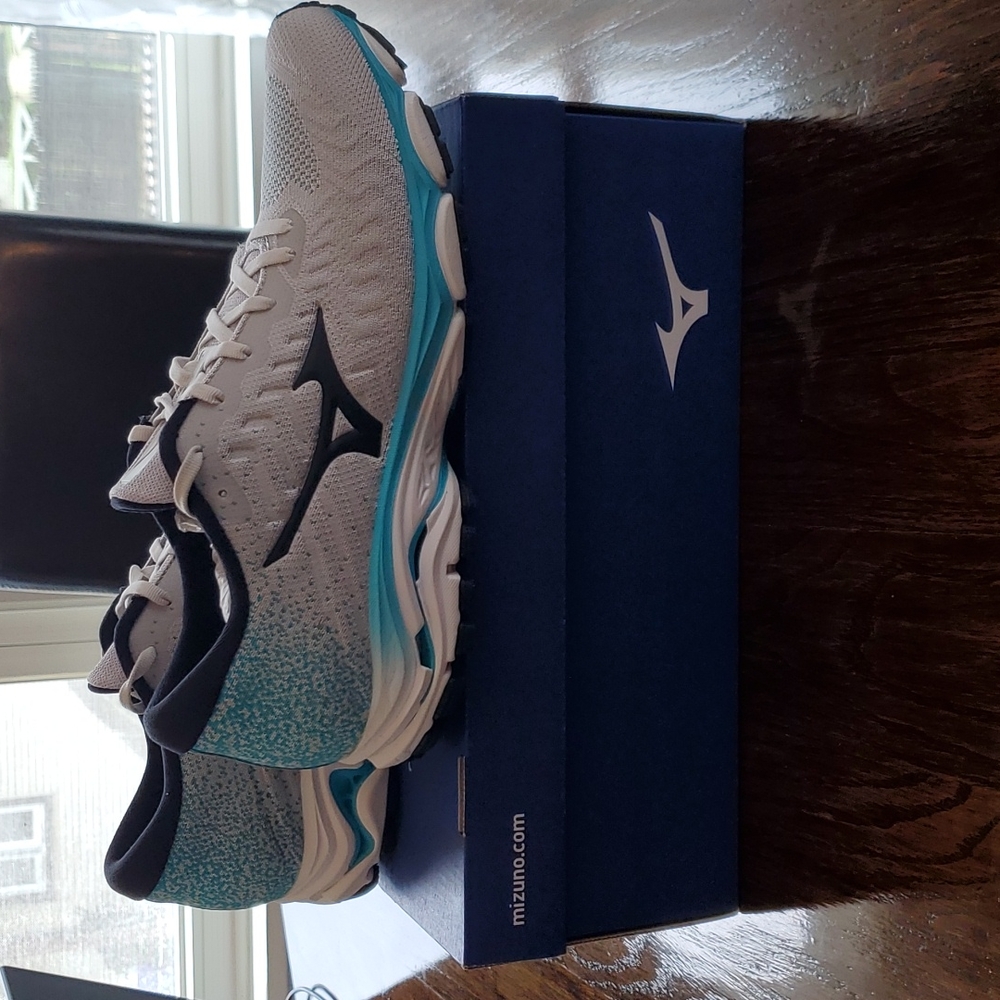 NEW! Mizuno Women's Grey Wave Inspire 16 Waveknit Running Shoe, size 10.5